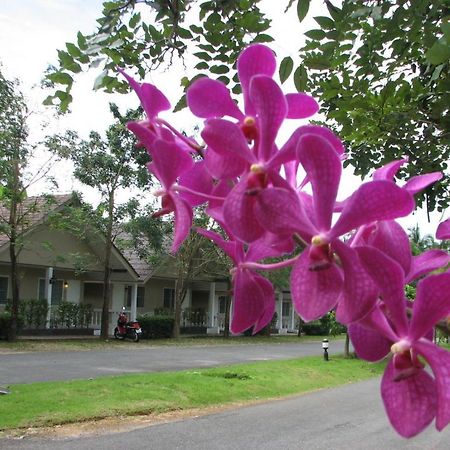 Krabi Flora Hotel Exterior photo